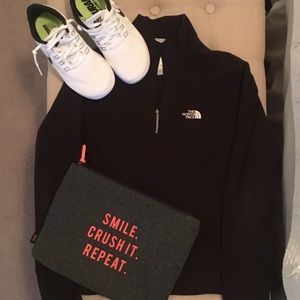 Black North Face Pullover